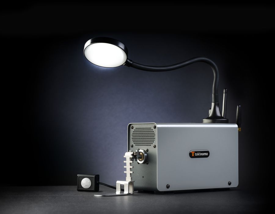 Tokinomo Shelfobot with lamp and motion sensor